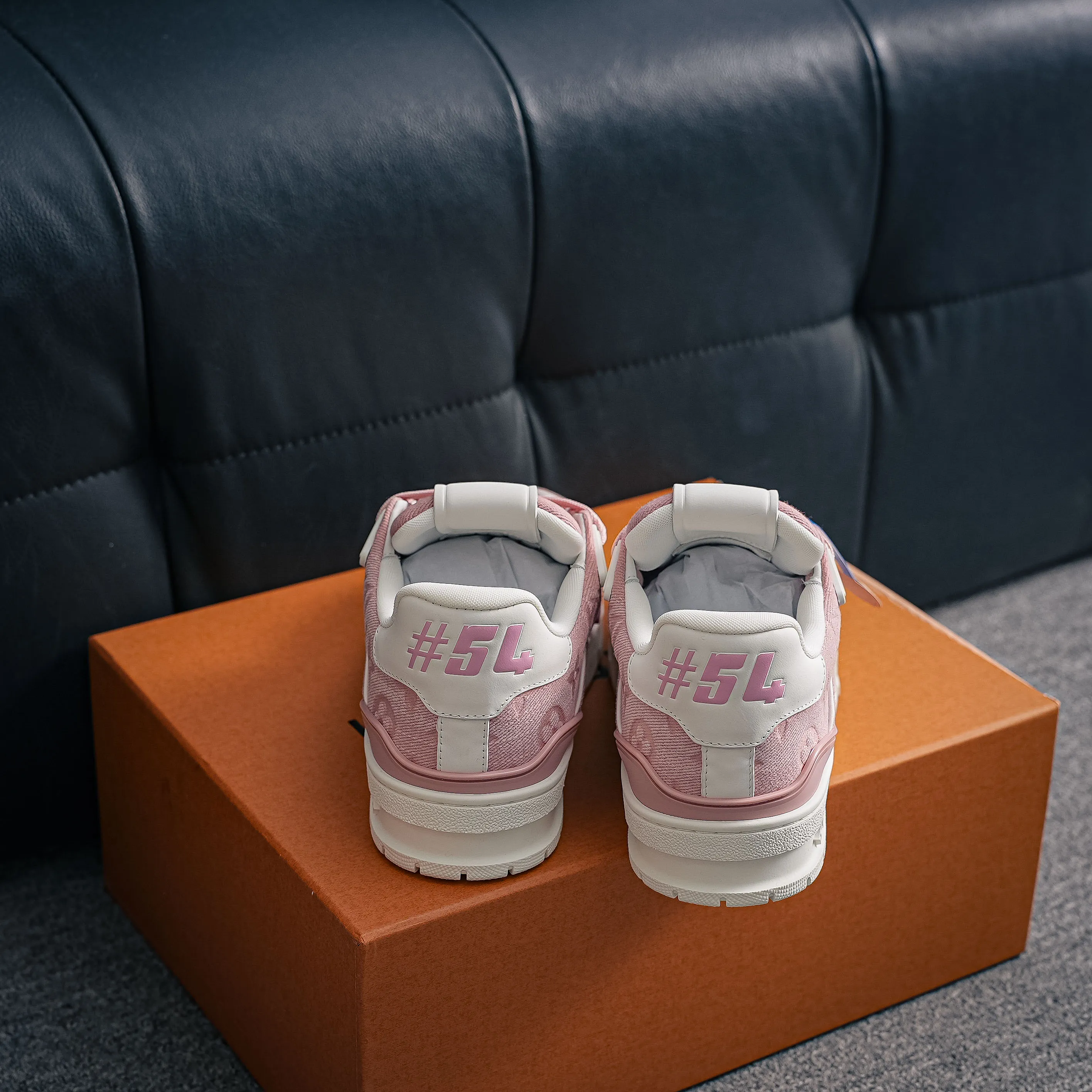 # LV- - trainer 2026 New Arrival 1：1 ！！ Shoes Cowhide Leather ， LOGO ， Breathable ， 。